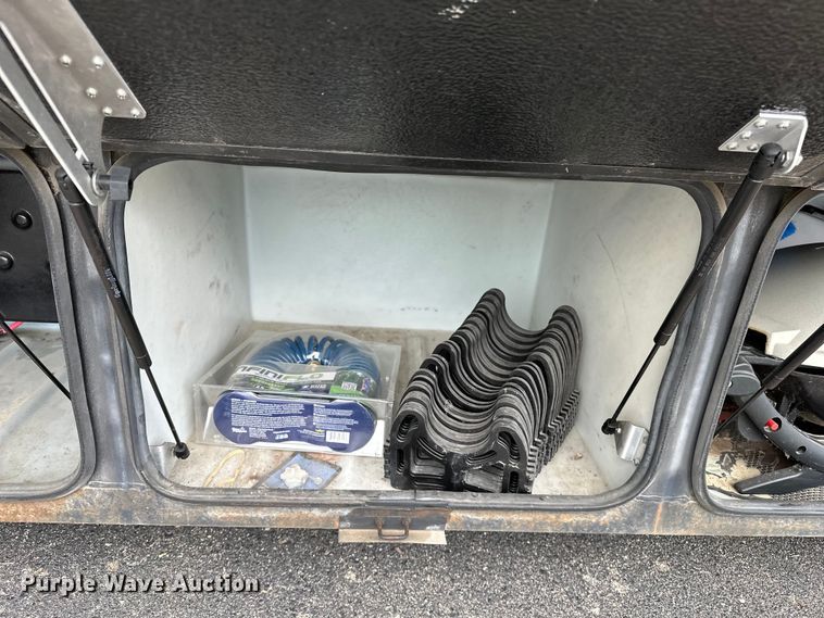 image for item DF8426 2002 Holiday Rambler Vacationer RV