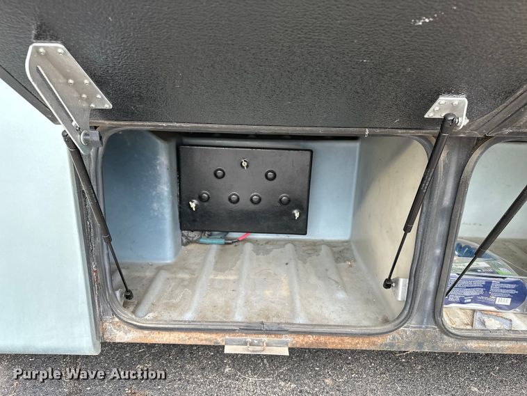 image for item DF8426 2002 Holiday Rambler Vacationer RV