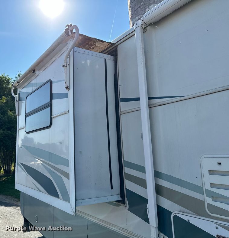 image for item DF8426 2002 Holiday Rambler Vacationer RV