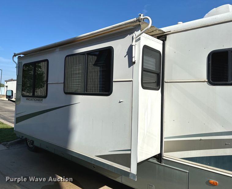image for item DF8426 2002 Holiday Rambler Vacationer RV