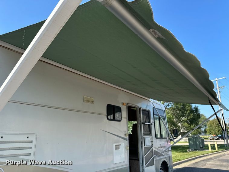 image for item DF8426 2002 Holiday Rambler Vacationer RV