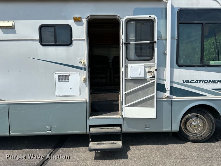 image for item DF8426 2002 Holiday Rambler Vacationer RV