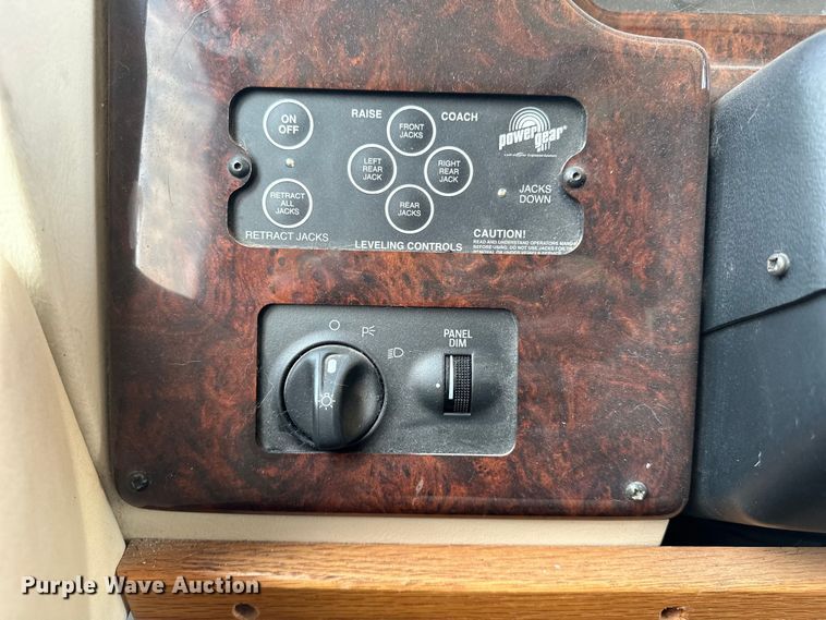 image for item DF8426 2002 Holiday Rambler Vacationer RV