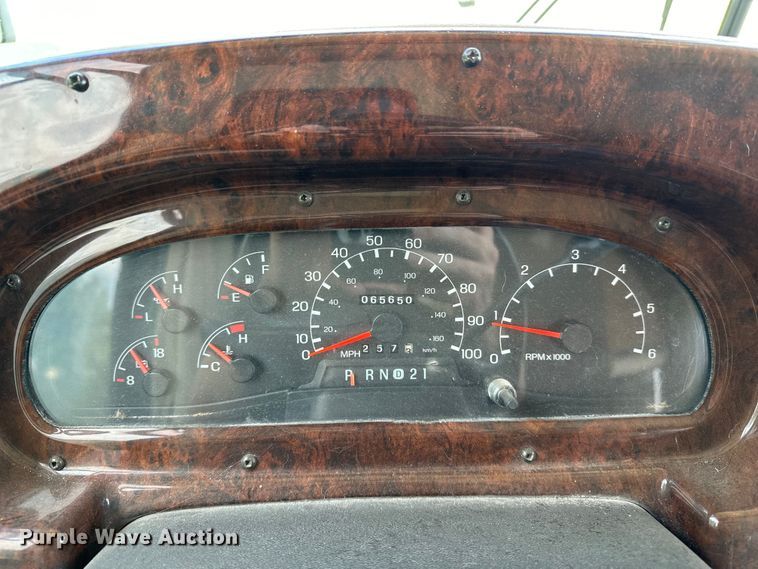 image for item DF8426 2002 Holiday Rambler Vacationer RV