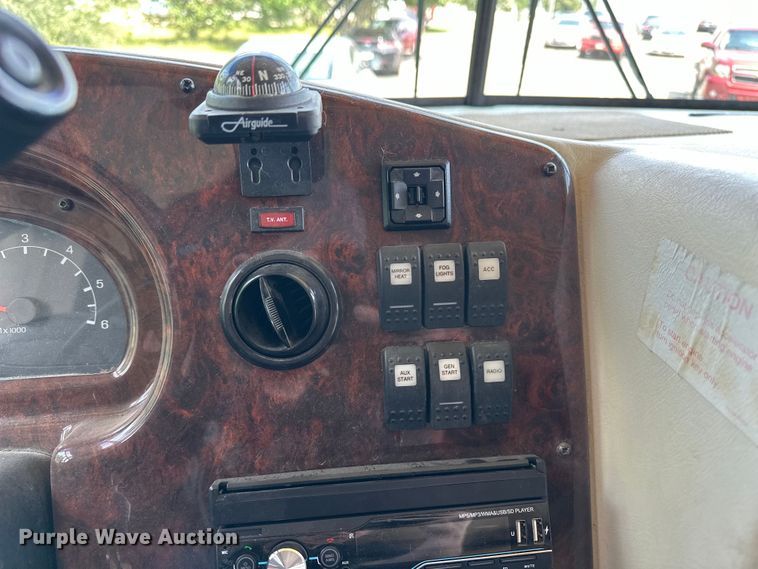 image for item DF8426 2002 Holiday Rambler Vacationer RV