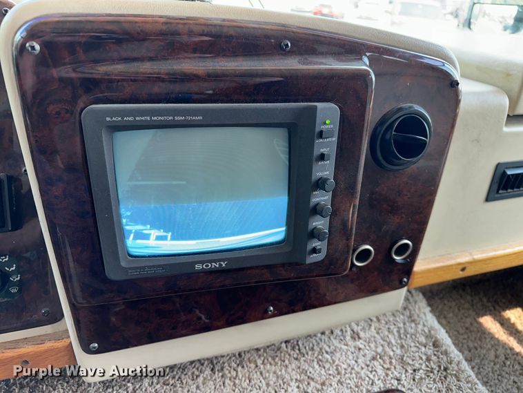 image for item DF8426 2002 Holiday Rambler Vacationer RV