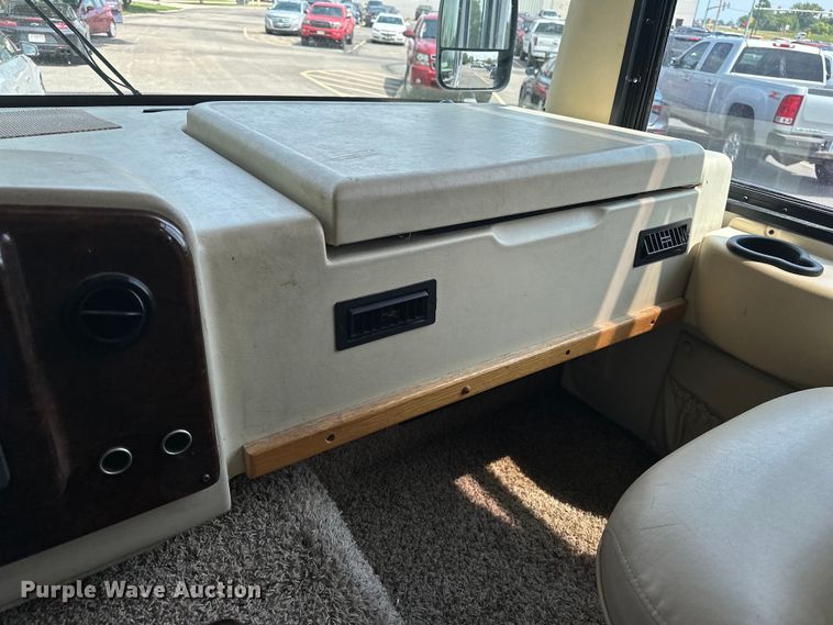 image for item DF8426 2002 Holiday Rambler Vacationer RV