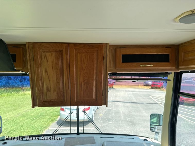 image for item DF8426 2002 Holiday Rambler Vacationer RV