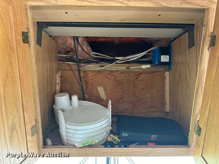 image for item DF8426 2002 Holiday Rambler Vacationer RV