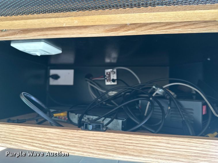 image for item DF8426 2002 Holiday Rambler Vacationer RV