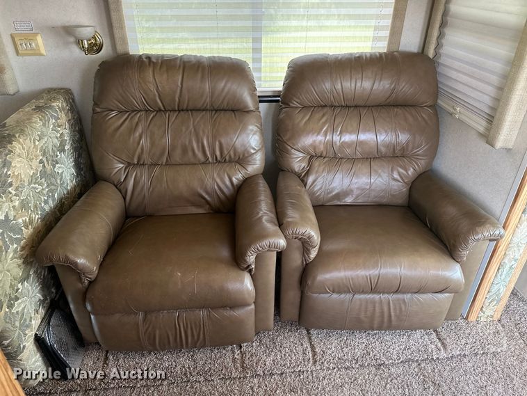 image for item DF8426 2002 Holiday Rambler Vacationer RV