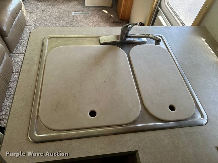 image for item DF8426 2002 Holiday Rambler Vacationer RV