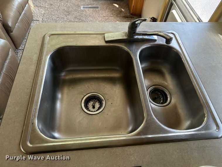 image for item DF8426 2002 Holiday Rambler Vacationer RV