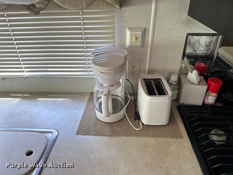 image for item DF8426 2002 Holiday Rambler Vacationer RV