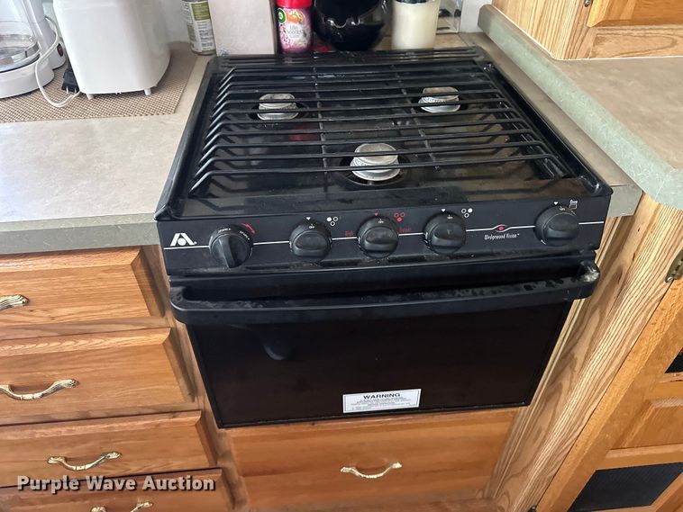 image for item DF8426 2002 Holiday Rambler Vacationer RV