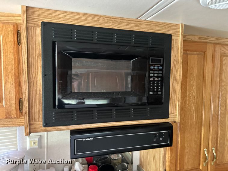 image for item DF8426 2002 Holiday Rambler Vacationer RV