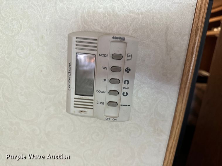 image for item DF8426 2002 Holiday Rambler Vacationer RV