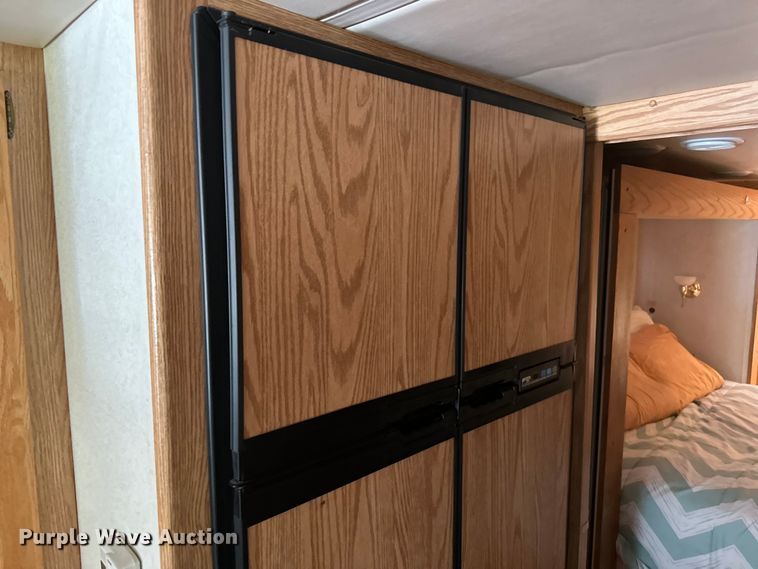 image for item DF8426 2002 Holiday Rambler Vacationer RV