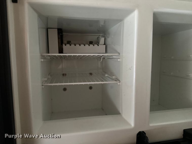 image for item DF8426 2002 Holiday Rambler Vacationer RV