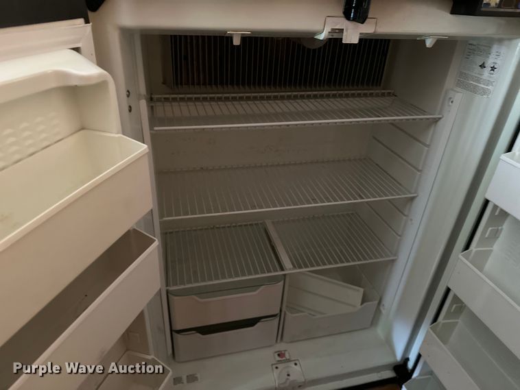 image for item DF8426 2002 Holiday Rambler Vacationer RV