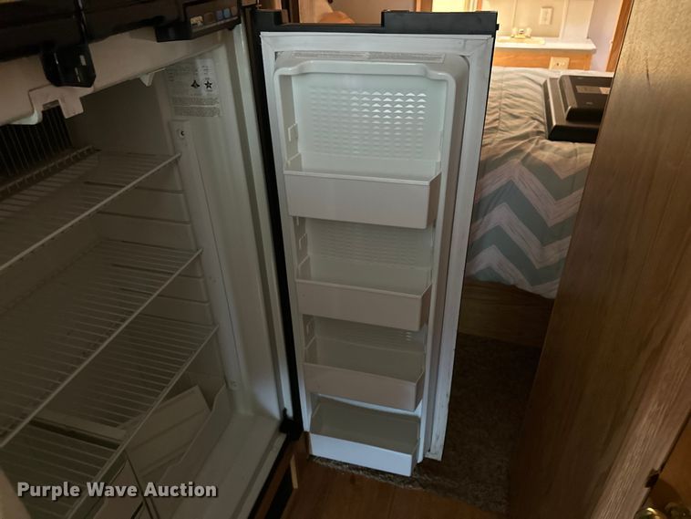 image for item DF8426 2002 Holiday Rambler Vacationer RV