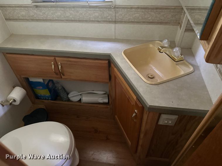 image for item DF8426 2002 Holiday Rambler Vacationer RV