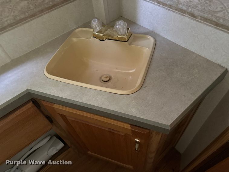 image for item DF8426 2002 Holiday Rambler Vacationer RV