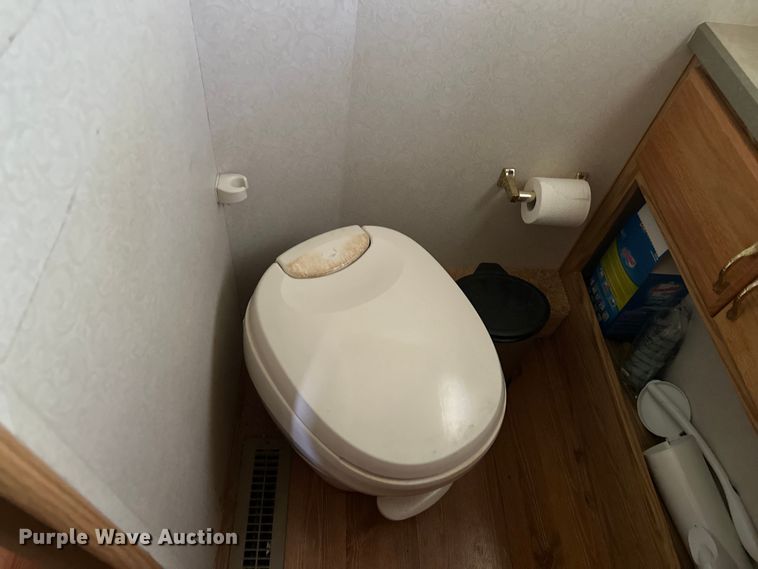 image for item DF8426 2002 Holiday Rambler Vacationer RV