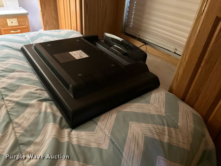 image for item DF8426 2002 Holiday Rambler Vacationer RV