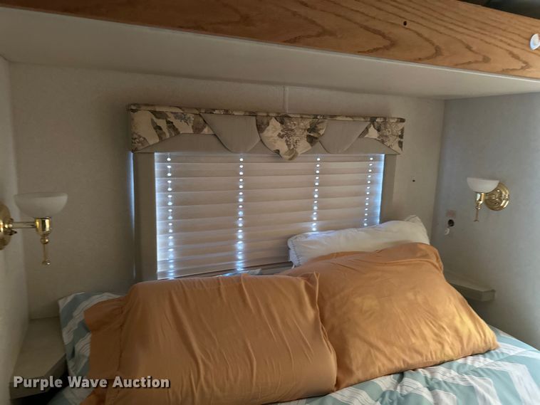 image for item DF8426 2002 Holiday Rambler Vacationer RV