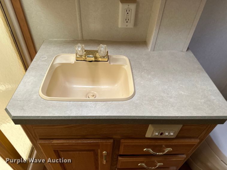 image for item DF8426 2002 Holiday Rambler Vacationer RV