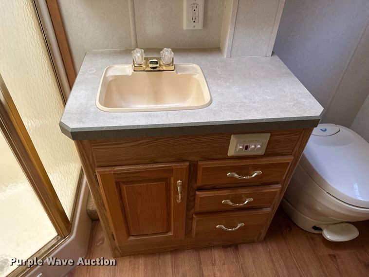 image for item DF8426 2002 Holiday Rambler Vacationer RV