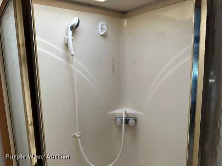 image for item DF8426 2002 Holiday Rambler Vacationer RV