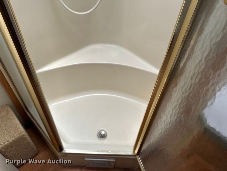 image for item DF8426 2002 Holiday Rambler Vacationer RV