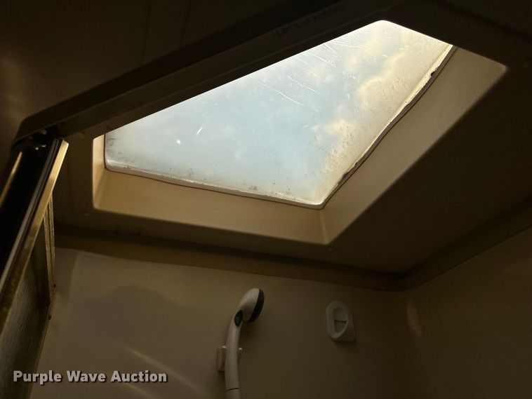 image for item DF8426 2002 Holiday Rambler Vacationer RV