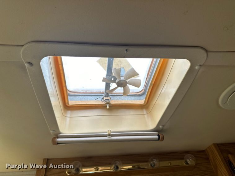 image for item DF8426 2002 Holiday Rambler Vacationer RV