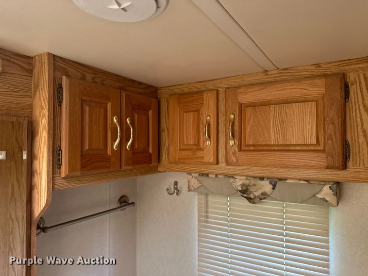 image for item DF8426 2002 Holiday Rambler Vacationer RV