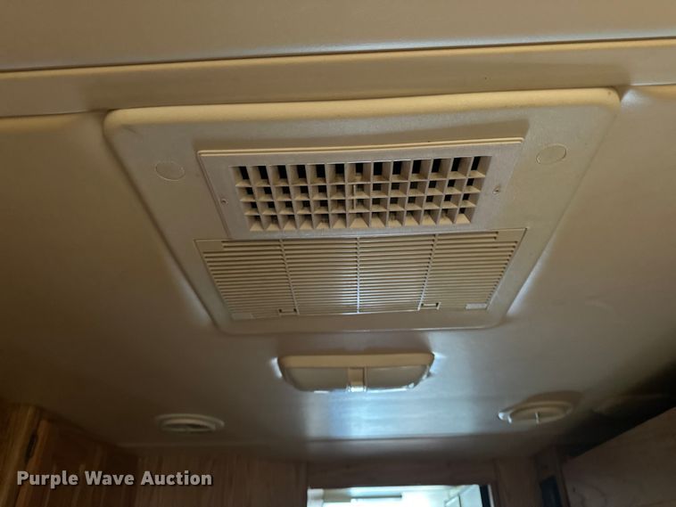 image for item DF8426 2002 Holiday Rambler Vacationer RV