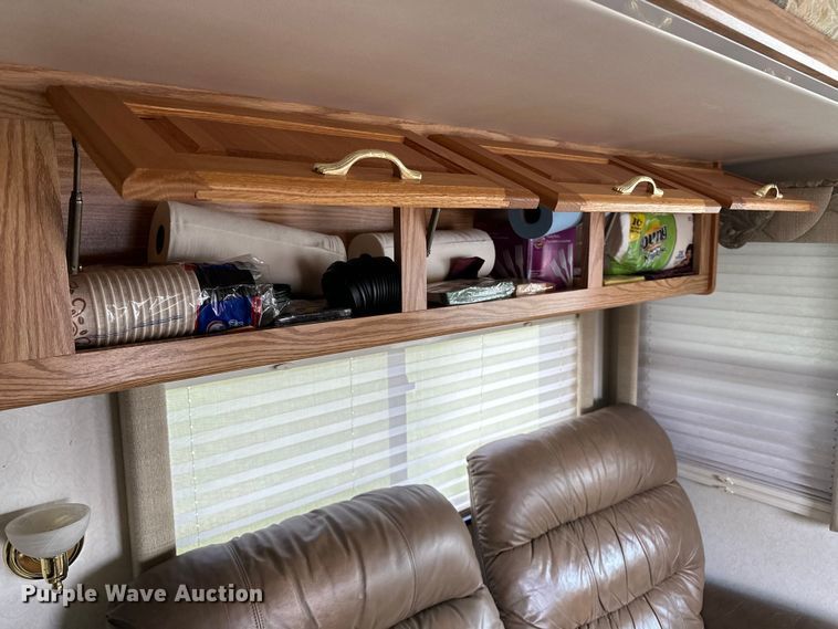 image for item DF8426 2002 Holiday Rambler Vacationer RV