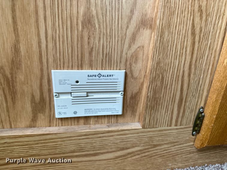 image for item DF8426 2002 Holiday Rambler Vacationer RV