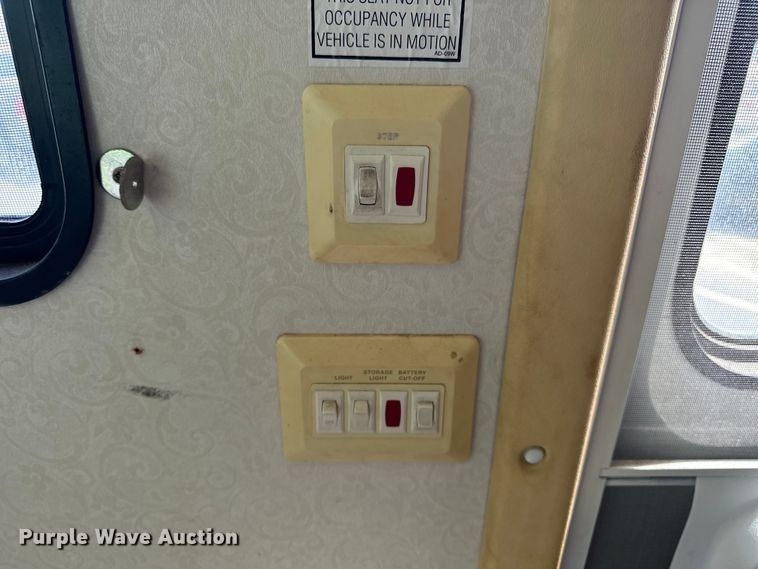 image for item DF8426 2002 Holiday Rambler Vacationer RV