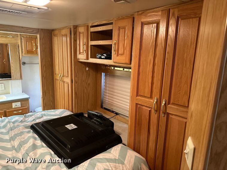 image for item DF8426 2002 Holiday Rambler Vacationer RV