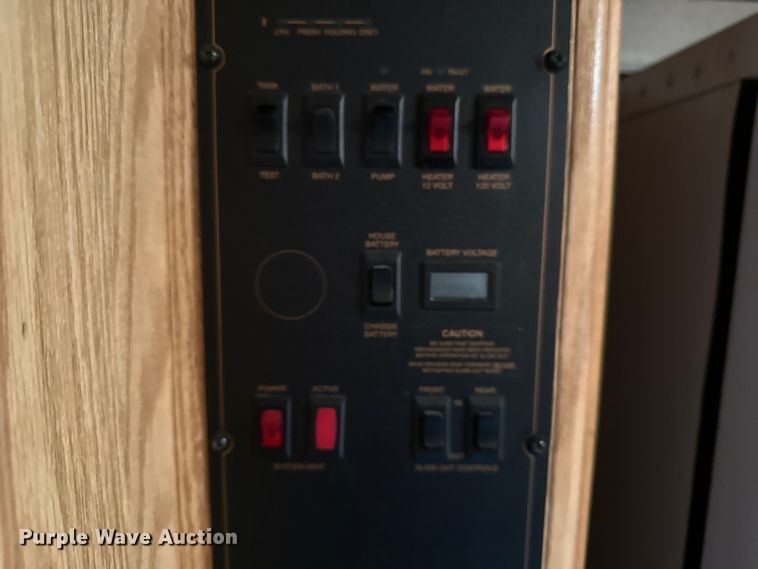 image for item DF8426 2002 Holiday Rambler Vacationer RV