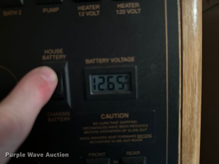 image for item DF8426 2002 Holiday Rambler Vacationer RV