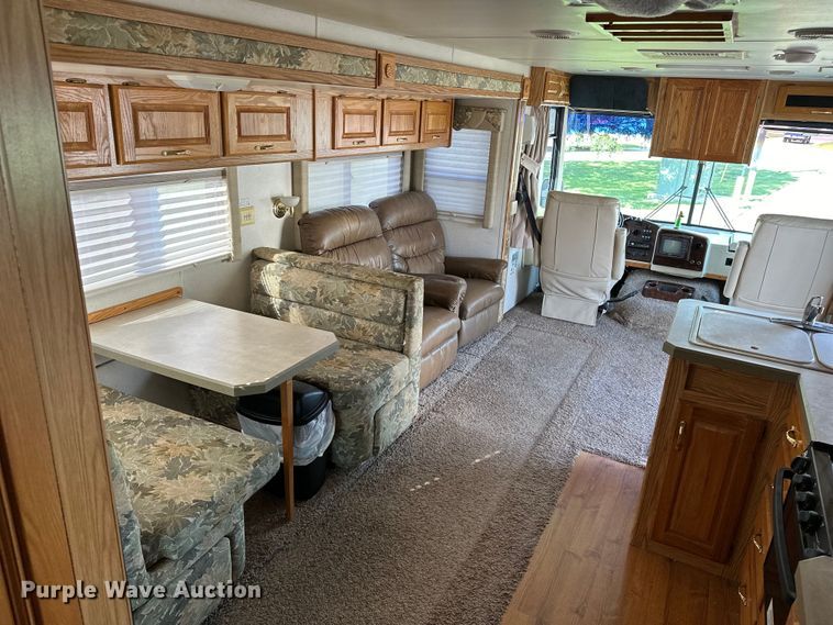 image for item DF8426 2002 Holiday Rambler Vacationer RV