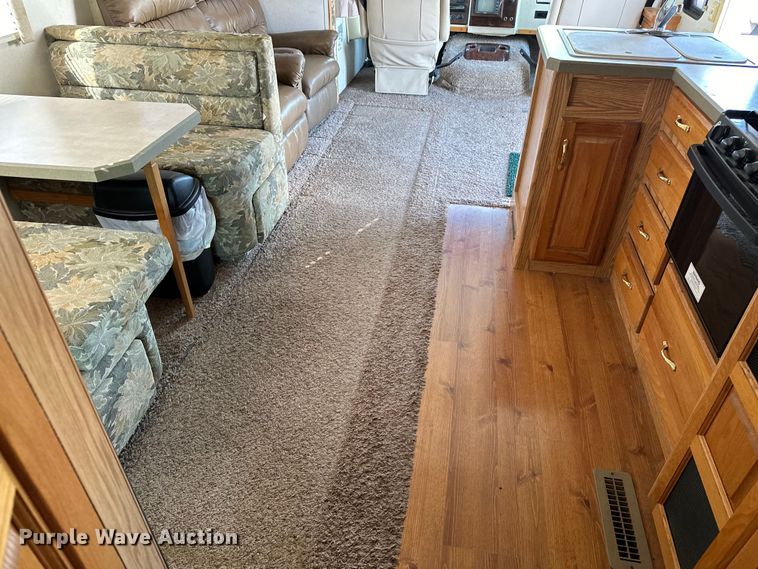 image for item DF8426 2002 Holiday Rambler Vacationer RV