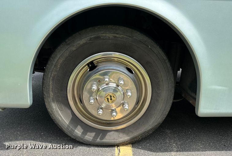 image for item DF8426 2002 Holiday Rambler Vacationer RV