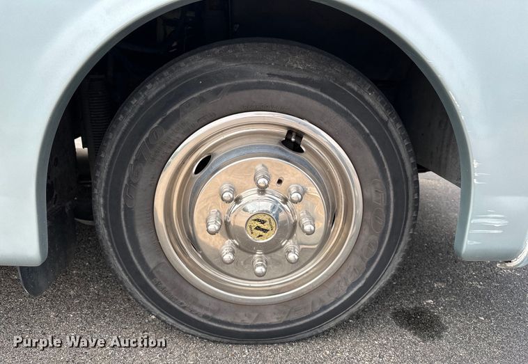 image for item DF8426 2002 Holiday Rambler Vacationer RV