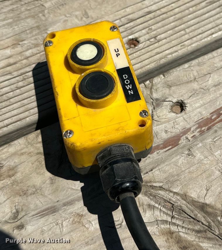 image for item DG4488 2013 Finish Line  Deckover tilt deck equipment trailer