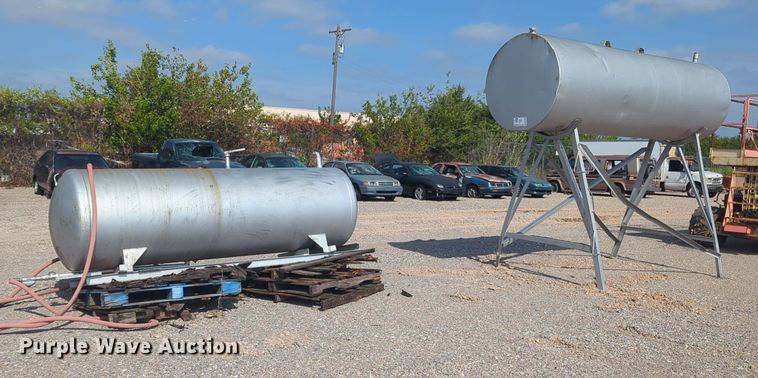 image for item DL1044 (2) fuel tanks